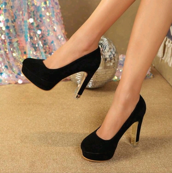 Black Suede Chunky Heel Round Toe Pumps - Picture 1 of 4